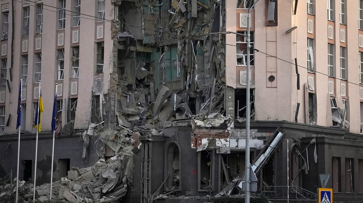 „Novoroční bombardování“. Rusové zabíjejí raketami v Kyjevě